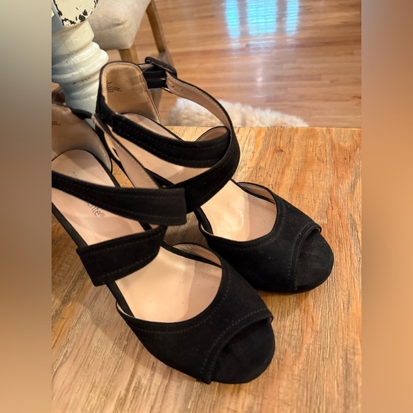 Torta Caliente Black Mary Jane Heels Ankle Straps Suede Platform great cond! 🖤 - Picture 4 of 8